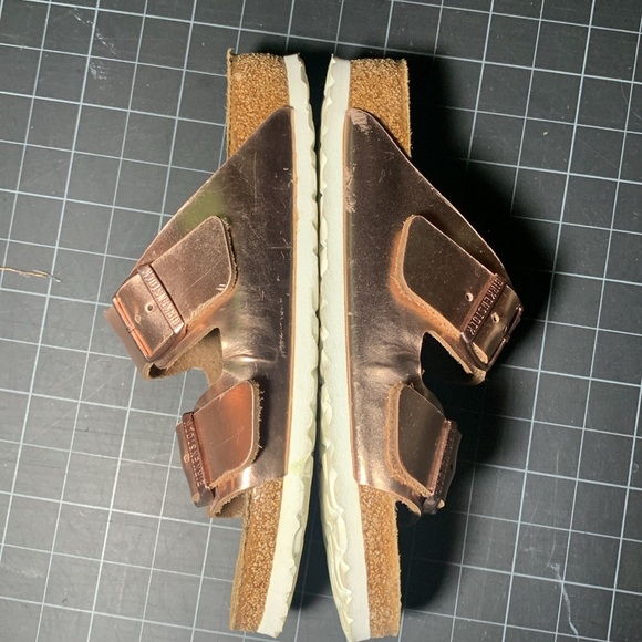Women’s Birkenstock Arizona Leather Soft Footbed- Metallic Copper, size 39/250 - Picture 2 of 16